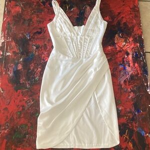Elegant White Sleeveless Dress
